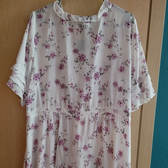 🌹 FROM A SMOKE FREE .🌹DAINTY LIGHT  AIRY, SUMMER BLOUSE. I HAD ELASTIC REMOVAL - Picture 5 of 5